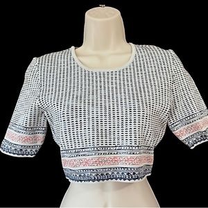 BCBGMAXAZRIA Sweater Top Stretchy Small S Woman’s Like New Short Sleeve